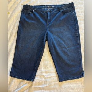 Women’s Gloria Vanderbilt “Amanda” Pedal Pusher Style, dark blue, size 22 jeans